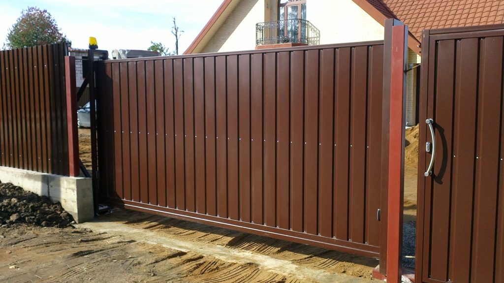 Где используются распашные ворота?